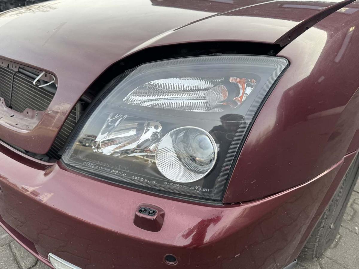 Opel Vectra C original Scheinwerfer vorn links Halogen Zubeh&ouml;r schwarzer Hintergrund Bj.2005